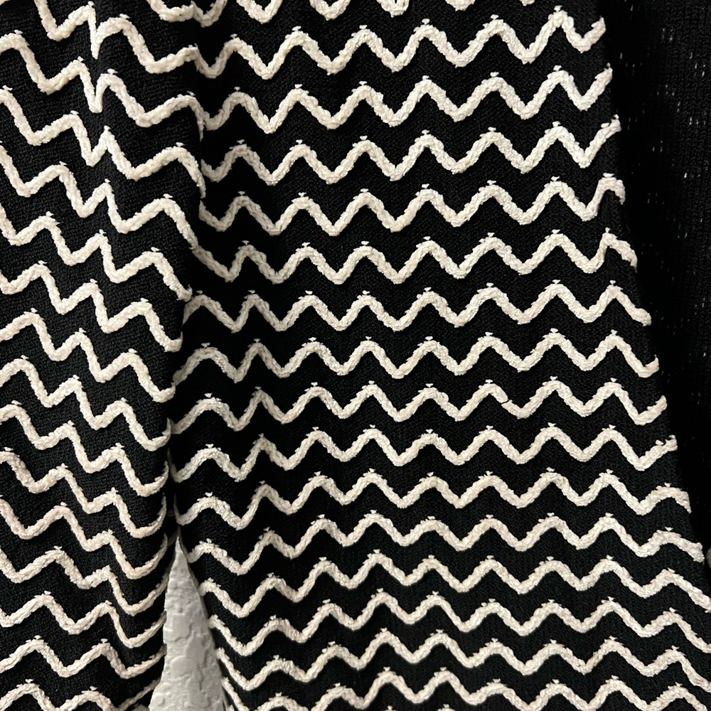 St. John Black and White Zigzag Knit Blazer - Picture 8 of 14